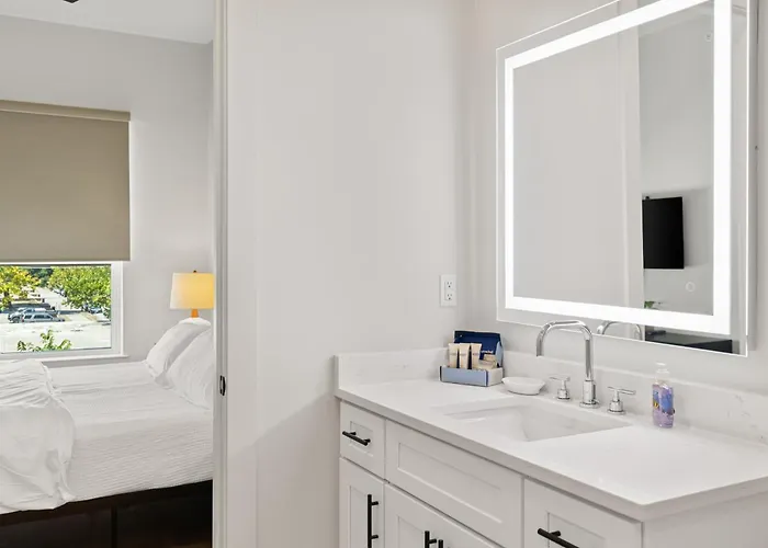 Apartment The Corbin 1205 - Cowtown Urban Oasis