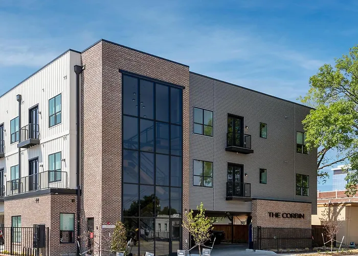 The Corbin 1205 - Cowtown Urban Oasis Apartment *